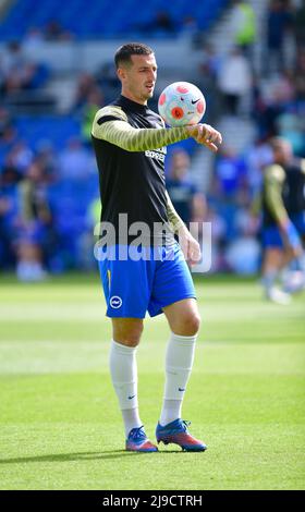 Brighton, Royaume-Uni. 22nd mai 2022. Lewis Dunk de Brighton et Hove Albion avant le match de la Premier League entre Brighton & Hove Albion et West Ham United à l'Amex le 22nd 2022 mai à Brighton, en Angleterre. (Photo de Jeff Mood/phcimages.com) Credit: PHC Images/Alamy Live News Banque D'Images