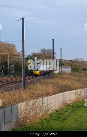 Première Trenitalia avant côte ouest Alstom Pendolino train 390131 sur la ligne principale de la côte ouest dans le Lancashire Banque D'Images