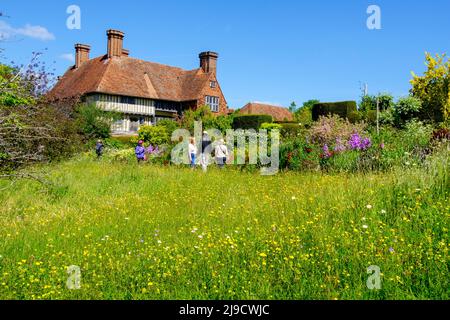 Great Dixter, maison et jardin au printemps, East Sussex, Royaume-Uni Banque D'Images