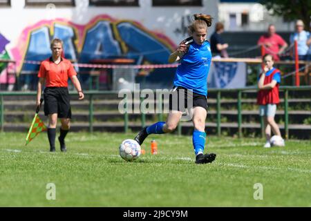 Munich, Allemagne. 22nd mai 2022. Lisa Floetzner (13 FFC Wacker Muenchen) pendant le match de la Regionalliga Sued entre FFC Wacker Muenchen et le FC Forstern à Bezirkssportanlage Untersendling, Munich. Sven Beyrich/SPP crédit: SPP Sport Press photo. /Alamy Live News Banque D'Images