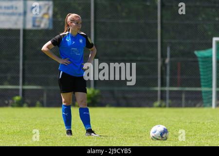 Munich, Allemagne. 22nd mai 2022. Lisa Floetzner (13 FFC Wacker München) lors du match de Regionalliga Sued entre FFC Wacker Muenchen et FC Forstern à Bezirkssportanlage Untersendling, Munich. Sven Beyrich/SPP crédit: SPP Sport Press photo. /Alamy Live News Banque D'Images