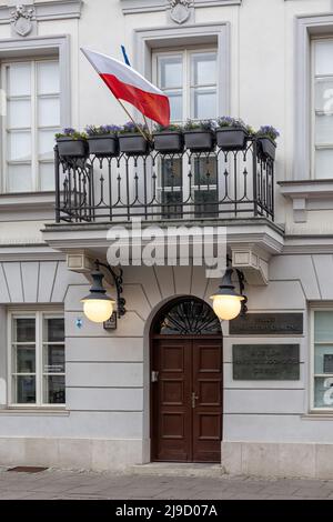 VARSOVIE, POLOGNE - 14 MAI 2022 : entrée au musée Maria Sklodowska-Curie dans la rue Freta Banque D'Images