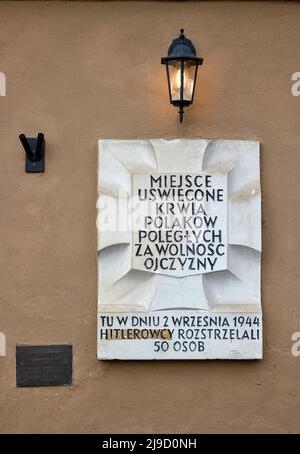 VARSOVIE, POLOGNE - 14 MAI 2022 : plaque commémorative Tchorek commémorant le soulèvement de Varsovie en 1944 Banque D'Images