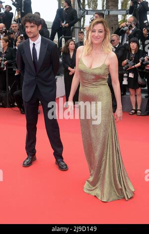 Cannes, France. 22nd mai 2022. 75th Festival de Cannes 2022, film de tapis rouge "les amandiers". Photo: Valeria Bruni Tedeschi, Louis Garrel crédit: Agence de photo indépendante/Alamy Live News Banque D'Images