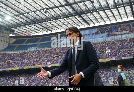 Foto Spada/Lapresse 22 maggio 2022 - Milano, Italia Sport, Calcio Inter vs Sampdoria - Campionato italiano di calcio Serie A TIM 2021/2022 - Stadio san Siro Nella foto: Simone Inzaghi (Inter Milan); Photo Spada/Lapresse Mai 22 , 2022 - Milan ,Italie Sport, Soccer Inter vs Sampdoria - Italien Serie A football Championship 2021/2022 - San Siro Stadium dans la photo: Simone Inzaghi (Inter Milan);(photo: La presse / PRESSINPHOTO) Banque D'Images