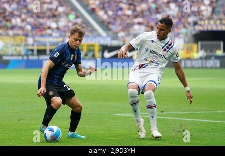 Foto Spada/Lapresse 22 maggio 2022 - Milano, Italia Sport, Calcio Inter vs Sampdoria - Campionato italiano di calcio Serie A TIM 2021/2022 - Stadio san Siro Nella foto: Nicolo Barella (Inter Milan); Photo Spada/Lapresse Mai 22 , 2022 - Milan ,Italie Sport, Soccer Inter vs Sampdoria - Italien Serie A football Championship 2021/2022 - San Siro Stadium dans la photo: Nicolo Barella (Inter Milan);(photo: La presse / PRESSINPHOTO) Banque D'Images