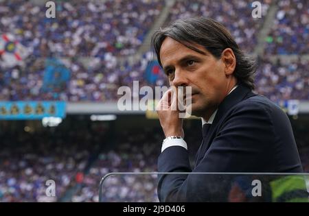 Foto Spada/Lapresse 22 maggio 2022 - Milano, Italia Sport, Calcio Inter vs Sampdoria - Campionato italiano di calcio Serie A TIM 2021/2022 - Stadio san Siro Nella foto: Simone Inzaghi (Inter Milan); Photo Spada/Lapresse Mai 22 , 2022 - Milan ,Italie Sport, Soccer Inter vs Sampdoria - Italien Serie A football Championship 2021/2022 - San Siro Stadium dans la photo: Simone Inzaghi (Inter Milan);(photo: La presse / PRESSINPHOTO) Banque D'Images