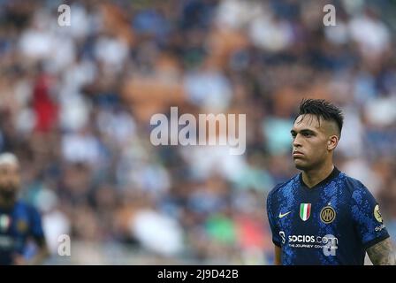 Foto Spada/Lapresse 22 maggio 2022 - Milano, Italia Sport, Calcio Inter vs Sampdoria - Campionato italiano di calcio Serie A TIM 2021/2022 - Stadio san Siro Nella foto: Lautaro Martinez (Inter Milan); Photo Spada/Lapresse Mai 22 , 2022 - Milan ,Italie Sport, Soccer Inter vs Sampdoria - Italien Serie A football Championship 2021/2022 - San Siro Stadium dans la photo: Hakan Calhanoglu (Inter Milan);(photo: La presse / PRESSINPHOTO) Banque D'Images