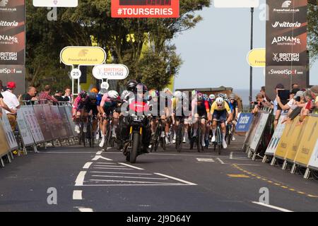 Événement cycliste série 2022 ronde 5 à Clacton-on-Sea, Essex. La course pour hommes commence. Banque D'Images