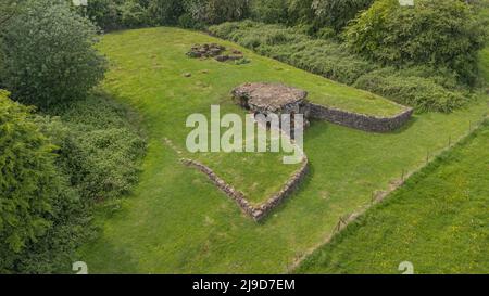 Vues aériennes de la chambre de Burial de Tinkinswood, Vale de Glamourgan, pays de Galles du Sud, Royaume-Uni Banque D'Images