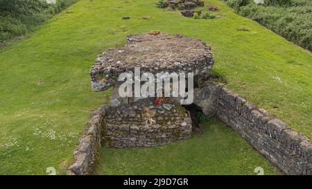 Vues aériennes de la chambre de Burial de Tinkinswood, Vale de Glamourgan, pays de Galles du Sud, Royaume-Uni Banque D'Images