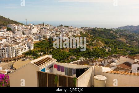 Ville pittoresque de Frigiliana située dans la région montagneuse de Malaga, Costa del sol, Andalousie, Espagne Banque D'Images
