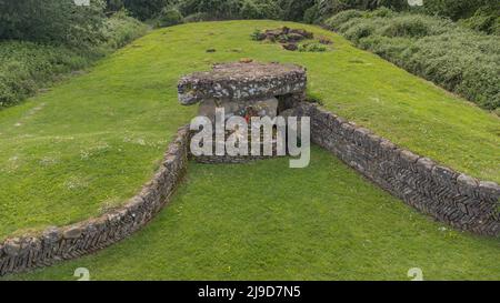 Vues aériennes de la chambre de Burial de Tinkinswood, Vale de Glamourgan, pays de Galles du Sud, Royaume-Uni Banque D'Images