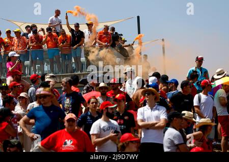 Spectateurs, fans pendant la Formule 1 Pirelli Grand Premio de Espana 2022, 6th tour du Championnat du monde de Formule 1 FIA 2022, sur le circuit de Barcelone-Catalunya, du 20 au 22 mai 2022 à Montmelo, Espagne - photo DPPI Banque D'Images