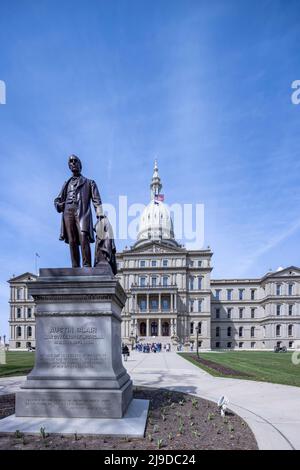 Statue d'Austin Blair devant le bâtiment du Capitole de l'État du Michigan, Lansing, Michigan, États-Unis Banque D'Images