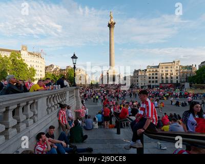 Londres, Grand Londres, Angleterre, 21 mai 2022 : les fans de football de Sunderland à Trafalgar Square après leur victoire sur Wycombe dans la finale. Banque D'Images