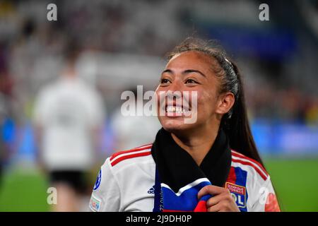 Turin, Italie. 21st, mai 2022. Selma Bacha (4) de l’Olympique Lyon vu lors des célébrations qui ont suivi la finale de la Ligue des champions des femmes de l’UEFA entre Barcelone et l’Olympique Lyon au stade Juventus de Turin. (Crédit photo: Gonzales photo - Tommaso Fimiano). Banque D'Images