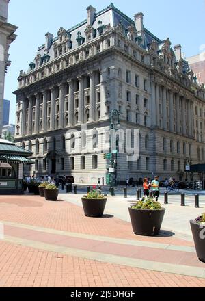 Bâtiment Beaux Arts de 1907, au 31 Chambers Street, abritant les bureaux du gouvernement de la ville et le tribunal de substitution, vue de Foley Square, New York, NY, États-Unis Banque D'Images