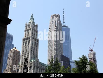 Des « couronnes » de gratte-ciel de différentes périodes, à Lower Manhattan, New York, NY, États-Unis Banque D'Images