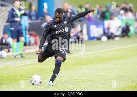 Montréal, Québec. 22nd mai 2022. Le défenseur des FC de Montréal, Zachary Brault-Guillard (15), a amorcé le ballon lors du match MLS entre Real Salt Lake et CF Montréal qui s'est tenu au stade Saputo à Montréal, au Québec. Daniel Lea/CSM/Alamy Live News Banque D'Images