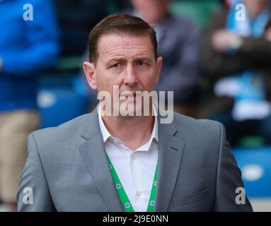 Ian Baraclough, directeur international du football masculin pour l'Irlande du Nord, à Windsor Park Belfast, lors de la finale de la coupe d'Irlande 2022. Banque D'Images