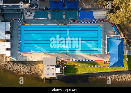 Vue aérienne en haut de la piscine Banque D'Images