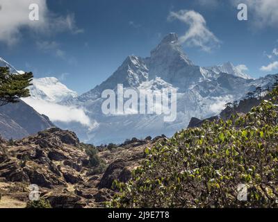 AMA Dablam (6856m) d'un petit col au-dessus de Khunde, Khumbu. Banque D'Images