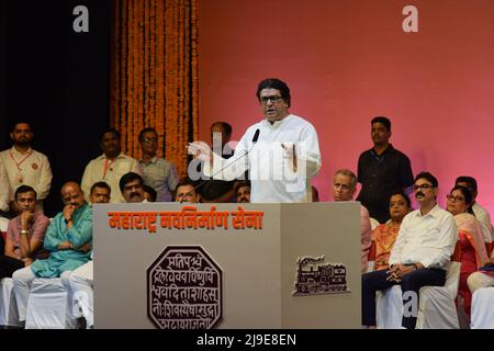 22 mai 2022, Pune, Maharashtra, Inde: Le chef Raj Thackeray, Maharashtra Navnirman Sena (MNS), s'est adressé aux travailleurs du parti et aux partisans lors d'un rassemblement tenu à Pune. Raj Thackeray a demandé le changement de nom d'Aurangabad à Sambhajinagar et a exhorté le Gouvernement central à prendre des mesures pour le changement de nom et l'introduction du Code civil uniforme. Le chef de la MNS a également critiqué la remarque du ministre en chef du Maharashtra, Uddhav Thackeray, « Our Hindoutva-ther Hindoutva ». (Credit image: © Kabir Jhangiani/Pacific Press via ZUMA Press Wire) Banque D'Images