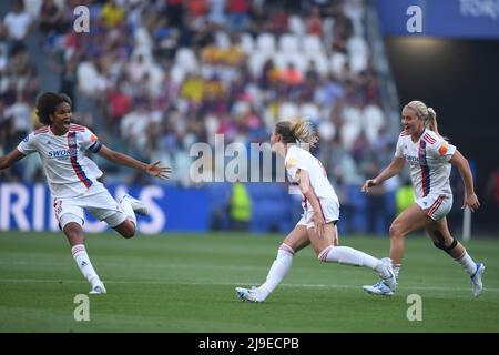 Amandine Henry (Olympique Lyonnais) Wendie Renard (Olympique Lyonnais) Lindsey Horan (Olympique Lyonnais) Fête après avoir marquant le premier but de son équipe lors du match de l'UEFA « Wome s Champions League 2021 2022 » entre Barcelona Women 0-0 Lyon Women au stade Allianz le 21 mai 2022 à Turin, en Italie. (Photo de Maurizio Borsari/AFLO) Banque D'Images