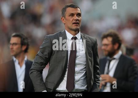 Sassuolo, Italie. 22nd mai 2022. Paolo Maldini AC Milan le Directeur technique de la première équipe se penche lors de la cérémonie de présentation des trophées à la suite du match de la série A au stade Mapei - Cittˆ del Tricolor, Sassuolo. Crédit photo à lire: Jonathan Moscrop/Sportimage crédit: Sportimage/Alay Live News Banque D'Images