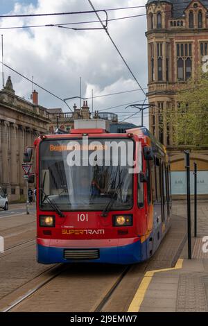 Tramway Sheffield dans le centre-ville Banque D'Images