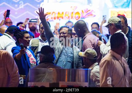 Le candidat à la présidence Gustavo Petro lors du rallye de campagne de clôture du candidat à la présidence de gauche pour l'alliance politique 'Pacto Historico' Gustavo Petro, à Bogota, en Colombie, le 22 mai 2022. Photo de: CHEPA Beltran/long Visual Press Banque D'Images