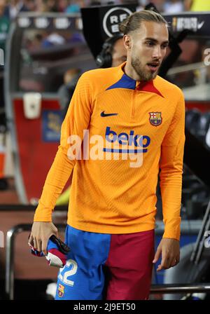 Sabadell, Barcelone, Espagne. 22nd mai 2022. Barcelone Espagne 22.05.2022 Oscar Mingueza (FC Barcelone) regarde pendant la Liga Santander entre le FC Barcelone et Villarreal CF au Camp Nou le 22 mai 2022 à Barcelone. (Credit image: © Xavi Urgeles/ZUMA Press Wire) Credit: ZUMA Press, Inc./Alamy Live News Banque D'Images