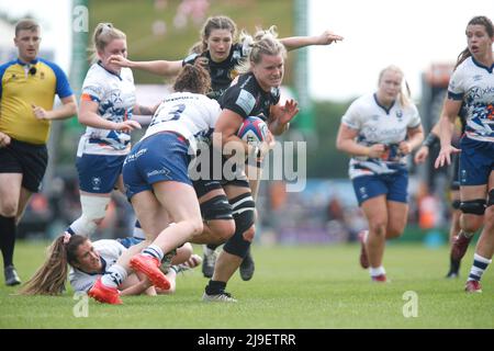 Exeter, Devon, Royaume-Uni. 22nd mai 2022. Rachel Johnson, chef de l'Exeter, s'attaque par Bristol Bear's Phoebe Murray Women's Allianz Premier 15s semi final- Exeter Chiefs Women / Bristol Bears Women - Dimanche 22nd Mai 2022 - Sandy Park - Exeter, Dimanche 22, Mai 2022 - Sandy Park - Exeter - Royaume-Uni crédit photo obligatoire : Martin Edwards crédit : Martin Edwards/Alay Live News Banque D'Images