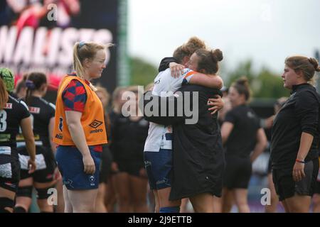 Exeter, Devon, Royaume-Uni. 22nd mai 2022. Clara Nielson, chef de l'Exeter, prend son ancienne coéquipier Bristol Bear's Amber Reed Women's Allianz Premier 15s semi final - Exeter Chiefs Women / Bristol Bears Women - Dimanche 22nd Mai 2022 - Sandy Park - Exeter, Dimanche 22, Mai 2022 - Sandy Park - Exeter - Royaume-Uni crédit photo obligatoire : Martin Edwards crédit : Martin Edwards/Alay Live News Banque D'Images