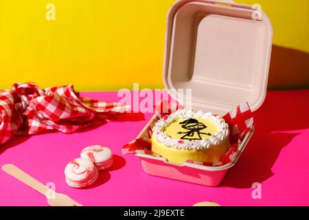 Gâteau à Bento ou gâteau à la Lunchbox, petit gâteau à la Lunchbox. Cuisine asiatique et coréenne Trendi Pop Color Banque D'Images