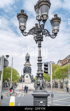 La Daniel O'Connell monument situé à l'O'Connell Bridge, Dublin, Irlande. Banque D'Images