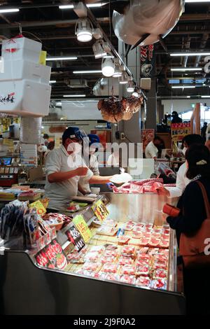 wakayama, japon, 2022/02/05 , marché aux poissons de l'ichiba toretore. Un marché du poisson est un marché de vente de poisson et de produits du poisson. Il peut être dédié à W Banque D'Images