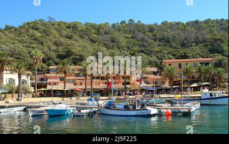 L'île de Port Cros, qui fait partie des îles Hyères, est un parc national maritime protégé Banque D'Images