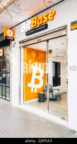 Valence, Espagne - Mai 2022: BitBase magasin façade à Valence. Bitbase est une société espagnole dédiée à la vente et à l'achat de Bitcoin et cryptocurren Banque D'Images