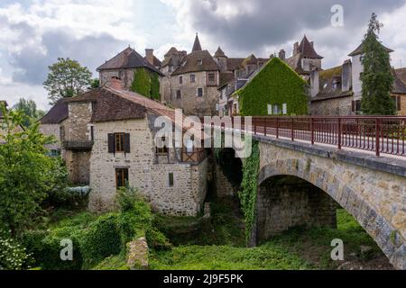 Carennac, France - 13 mai 2022 : vue sur le pittoresque village historique de Carennac, dans la vallée de la Dordogne Banque D'Images