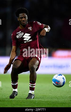 Turin, Italie. 20 mai 2022. Ola Aina de Torino FC en action pendant la série Un match de football entre Torino FC et AS Roma. Credit: Nicolò Campo/Alay Live News Banque D'Images