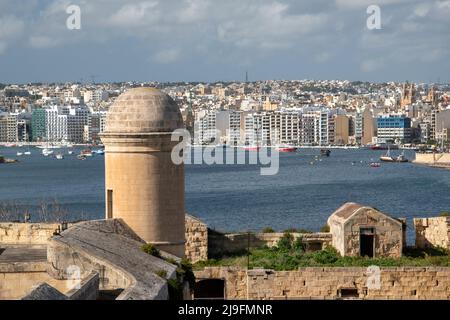 Silema vu du toit de fort St. Elmo, Valletta, Malte. Banque D'Images