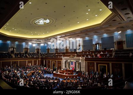 Washington, Vereinigte Staaten. 17th mai 2022. Le Premier ministre de la République hellénique Kyriakos Mitsotakis, prend la parole lors d'une réunion conjointe du Congrès au Capitole des États-Unis à Washington, DC, le mardi 17 mai 2022. Credit: Rod Lamkey/CNP/dpa/Alay Live News Banque D'Images