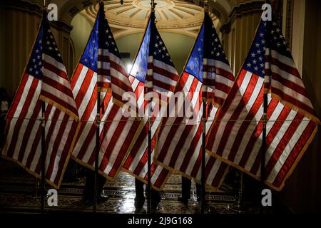 Washington, DC. 18th mai 2022. Les leaders démocrates du Sénat tiennent une conférence de presse à la suite du déjeuner politique hebdomadaire des démocrates du Sénat à Capitol Hill à Washington, DC, le 18 mai 2022. Credit: Samuel Corum/CNP/dpa/Alay Live News Banque D'Images