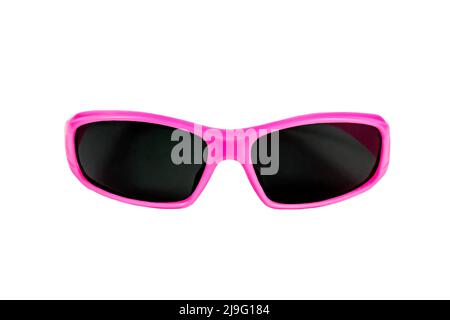 Lunettes de soleil en plastique rose vif avec verres foncés isolés sur fond blanc. Banque D'Images