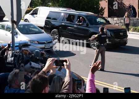 L'acteur Johnny Depp arrive pour son procès anti-diffamation au palais de justice du comté de Fairfax à Fairfax, en Virginie, le mercredi 18 mai 2022. Credit: Chris Kleponis / CNP (RESTRICTION: PAS de journaux ou journaux New York ou New Jersey dans un rayon de 75 miles de New York) Banque D'Images