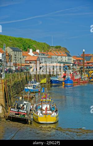 Whitby Harbour et l'estuaire de la rivière Esk dans le North Yorkshire, Angleterre. Banque D'Images