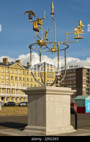 Sculpture « Constellation » de Jonathan Wright sur la promenade du front de mer à Hove, Brighton, dans l'est du Sussex, en Angleterre. Affiche des objets célèbres pour Brighton et Banque D'Images