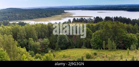 Vue panoramique sur le parc national du lac Braslav en Biélorussie. Banner Banque D'Images